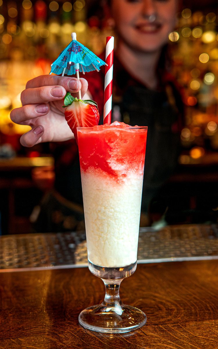 Have you tried this yet? A strawberry Daiquiri & a Pina Colada combined in one glass! @Hickorys_ Smokehouse Chester new frozen cocktail 'Miami Vice' 🍹 #hickoryssmokehouse #hickorys #smokehouse #cocktails #miamivice tastecheshire.com/places-to-eat/…