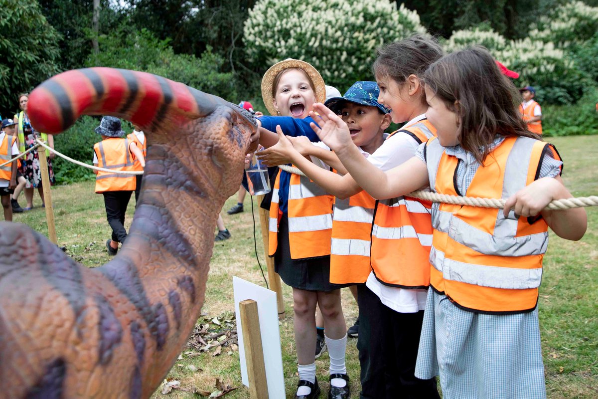 🦕🦖 Get ready for a ROARsome summer as Dinosaurs in the Park returns to Delapré from Fri 16th August until Sun 1st September! Tickets now available. Prices start from £7.20 per person. Under 3's go free! 👉 bit.ly/3MAzVmA