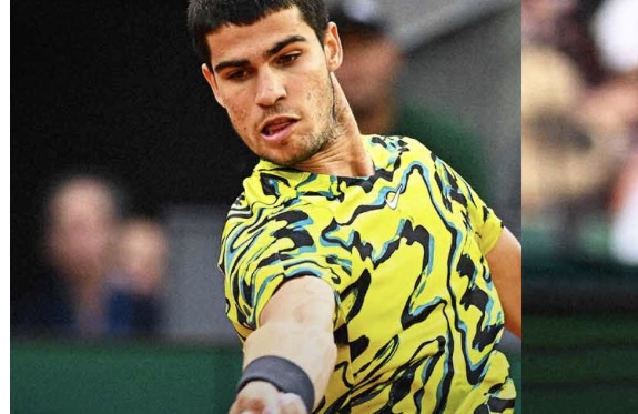 Is <a href="/carlosalcaraz/">Carlos Alcaraz</a> wearing the #Arsenal away kit??? Good on him!! <a href="/marcus_buckland/">Marcus Buckland</a>