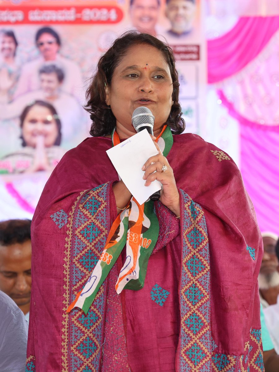Geetha_Shivann's tweet photo. ಶಿವಮೊಗ್ಗ ಗ್ರಾಮಾಂತರ ವಿಧಾನಸಭಾ ಕ್ಷೇತ್ರದ ಮೈದೊಳಲು ಗ್ರಾಮದಲ್ಲಿ ಆಯೋಜಿಸಲಾಗಿದ್ದ ಗುಡುಮಘಟ್ಟ, ಮೈದೊಳಲು ಹಾಗು ಆಗರದಹಳ್ಳಿ ಗ್ರಾಮ ಪಂಚಾಯತಿ ಮಟ್ಟದ ಪ್ರಚಾರ ಸಭೆಯಲ್ಲಿ ಭಾಗವಹಿಸಿ ಮತಯಾಚನೆ ಮಾಡಿದೆನು..
#ParliamentElection2024 #LokSabhaElections2024 #memberofparliament #MadhuBangarappa #shivarajkumar #shivamogga https://t.co/qaNn35bhJx