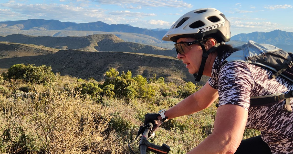 Dr Marietjie Lutz & family's incredible 600 km cycling journey raised R60 000 for SU students facing financial challenges. Their dedication and support shine through this remarkable effort. 𝑹𝒆𝒂𝒅 𝒎𝒐𝒓𝒆 𝒉𝒆𝒓𝒆 👉 bit.ly/3UfbyAr