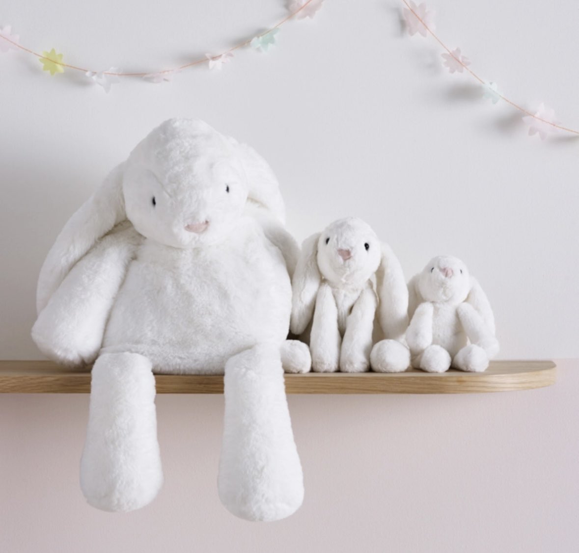 wtb / want to buy

jellycat x the white company smudge bunny
• i can buy worldwide, so please dm me if you are selling this

t. jelly cat rabbit kelinci putih huge medium collection