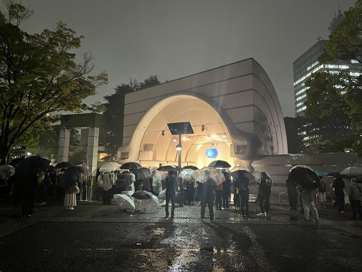 後方彼氏ずらにも程がある()距離で野外ライブ鑑賞