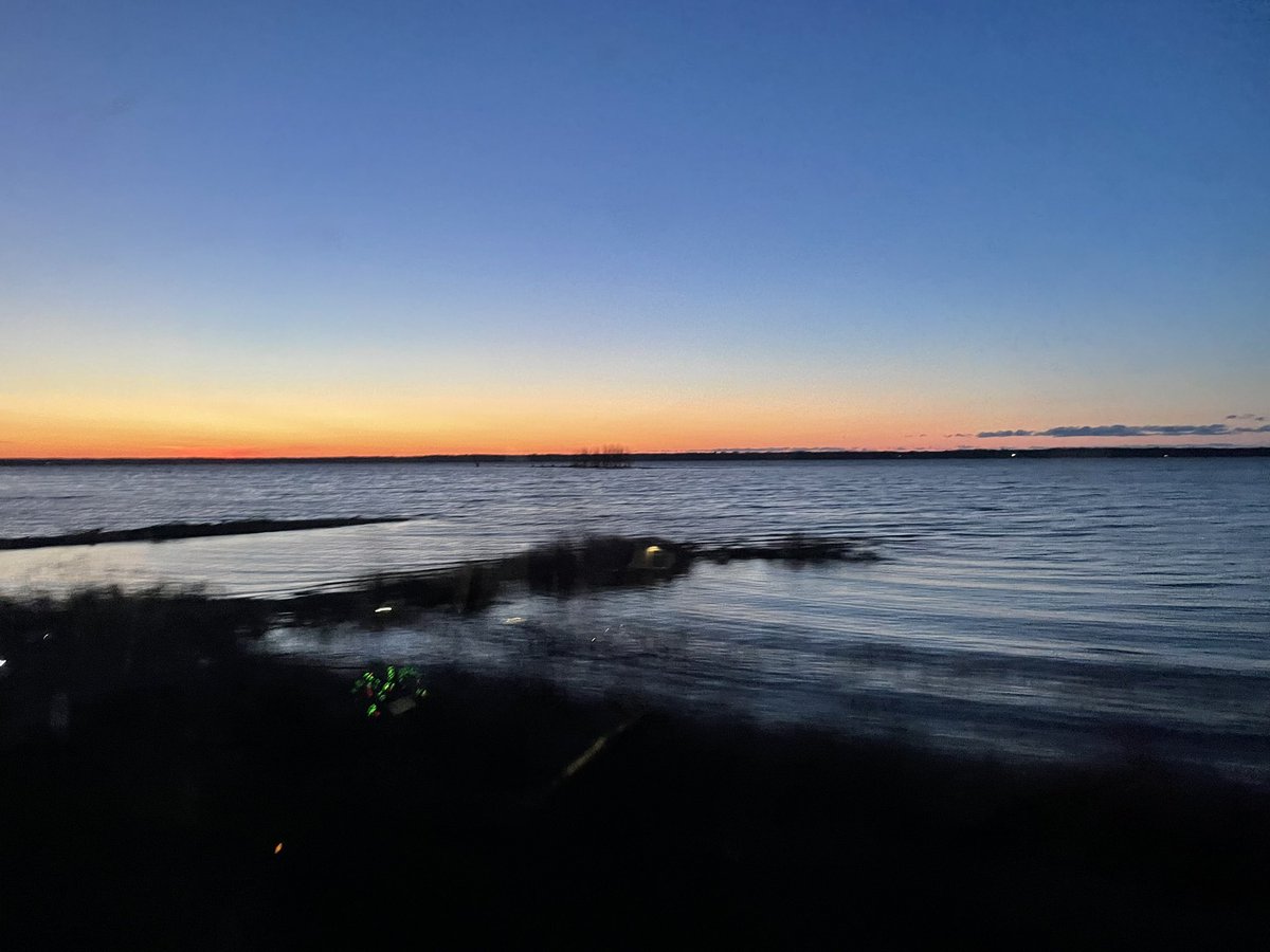 So Pretty Out This Morning ❤️☀️
#Sunrise #SunrisePhotography #Photography #GoodMorning #GoodMorningSunshine #Michigan #UpperMichigan #LakeMichigan