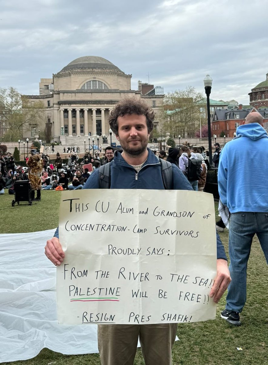 Her yahudi siyonist ve soykırımcı değildir👉Toplama kampından sağ kurtulan birinin mirasını taşıyan Columbia Üniversitesi'ndeki Yahudi bir öğrenci, Filistin'le yürekten bir dayanışma mesajı veriyor.