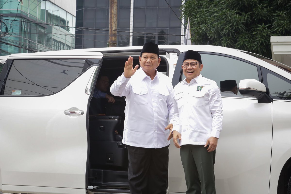 DPP_PKB's tweet photo. DPP PKB hari ini (24/4) menerima kunjungan dari Calon Presiden Terpilih @prabowo subianto serta jajaran pengurus @Gerindra di Kantor DPP PKB, Jakarta Pusat. 

Ketua Umum DPP PKB Gus Imin @cakimiNOW merasa bangga dan terhormat bisa berdiskusi serta mengucapkan secara langsung kepada Prabowo Subianto. 

#1PKB
#MuhaiminIskandar