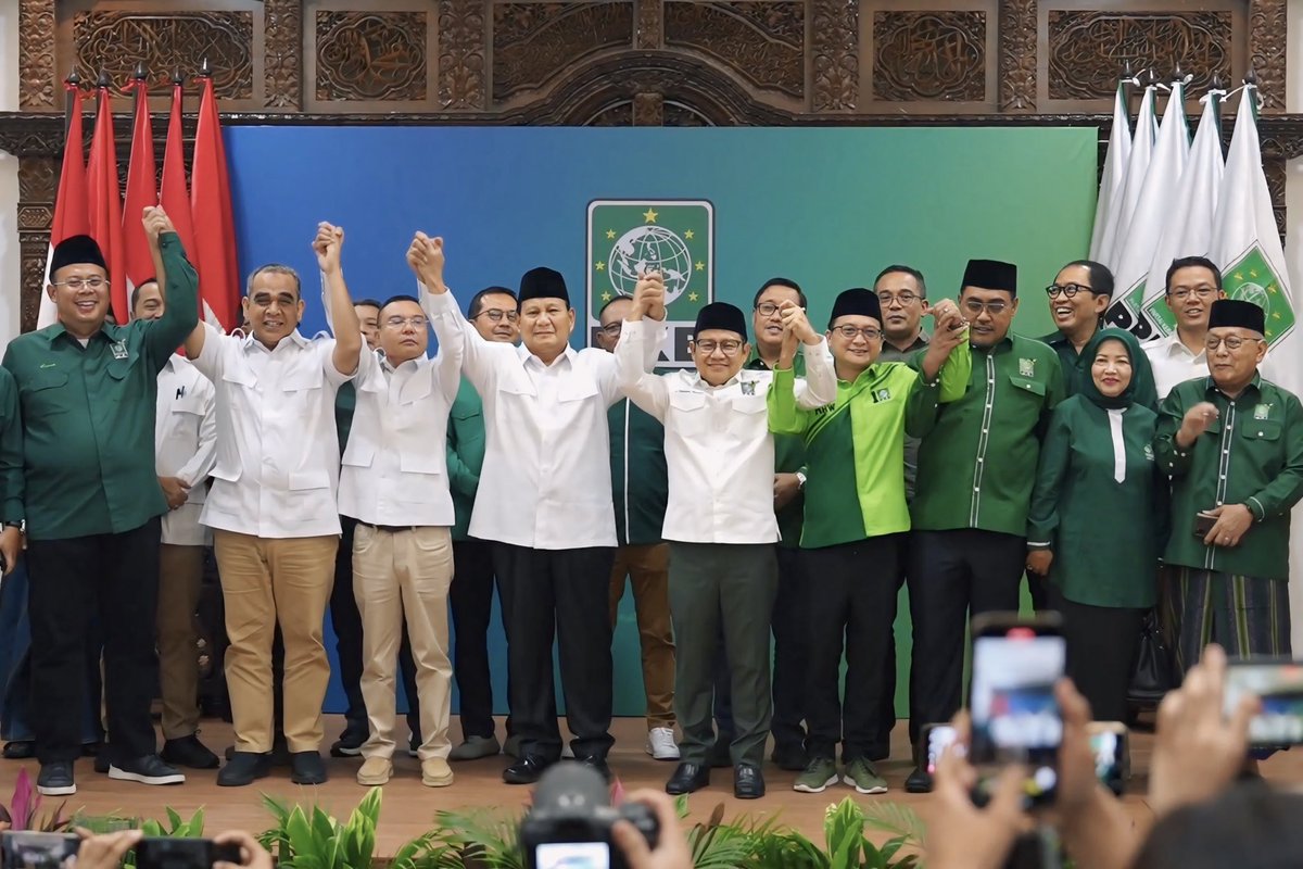 DPP_PKB's tweet photo. DPP PKB hari ini (24/4) menerima kunjungan dari Calon Presiden Terpilih @prabowo subianto serta jajaran pengurus @Gerindra di Kantor DPP PKB, Jakarta Pusat. 

Ketua Umum DPP PKB Gus Imin @cakimiNOW merasa bangga dan terhormat bisa berdiskusi serta mengucapkan secara langsung kepada Prabowo Subianto. 

#1PKB
#MuhaiminIskandar
