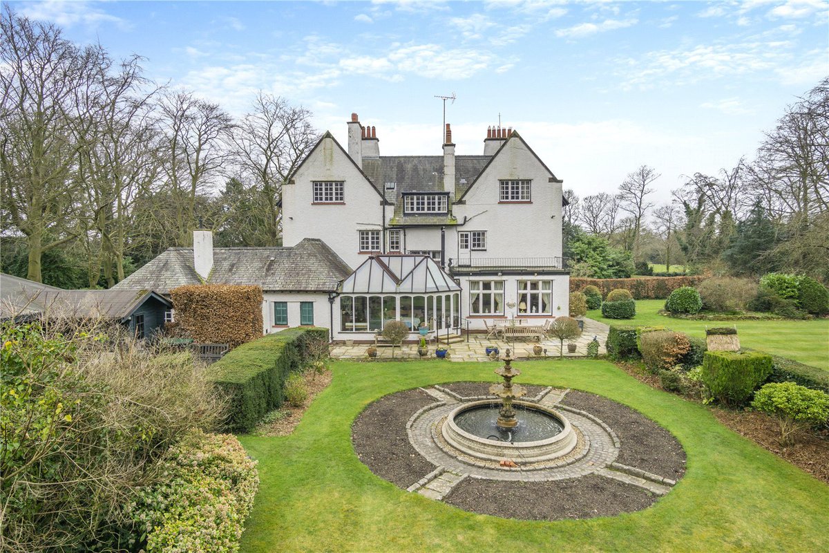 New to the market 

#Neston

Overdale is an impressive #Edwardian family house with a beautifully proportioned interior and wonderful gardens and grounds, occupying a private position on the edge of Neston. OIEO £1,250,000.

jackson-stops.co.uk/properties/190…