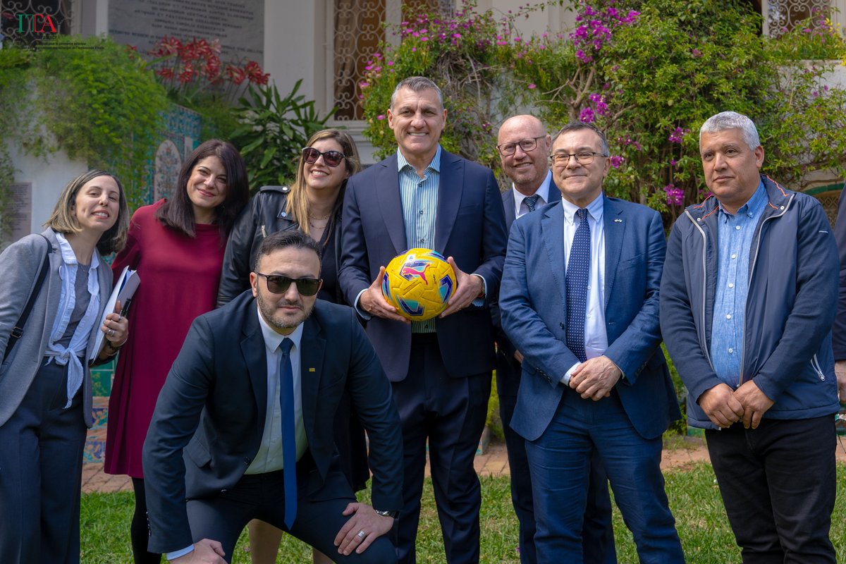 ItaAlgeri's tweet photo. En qualité d'Ambassadeur de la @SerieA pour la promotion du #MadeInItaly, le célèbre footballeur "Bobo" Vieri était présent hier au niveau du Pavillon 🇮🇹 au Djazagro. Il a été reçu, juste avant, par l'Ambassadeur d'Italie, S.E. Alberto Cutillo.
@ItalyinAlgeria 
@ITAtradeagency https://t.co/aRp9jdA6t6