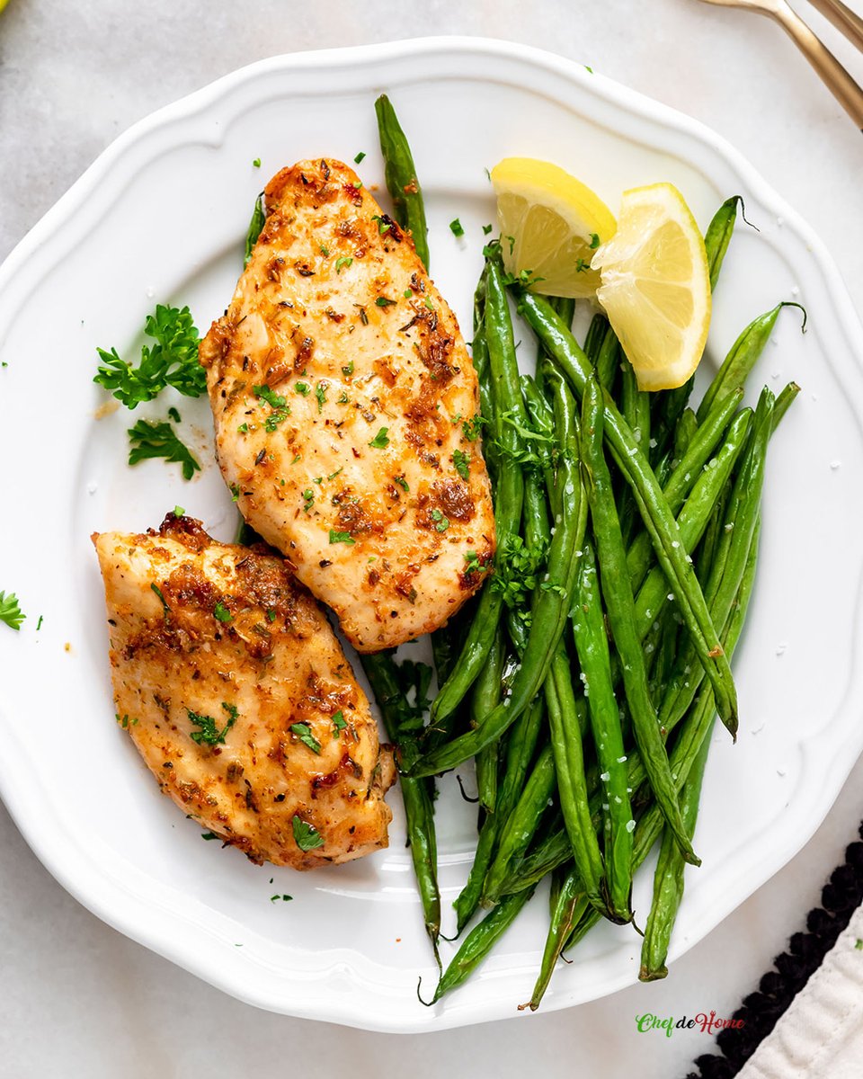 Air Fryer Chicken Breast 👉 chefdehome.com/recipes/973/ai… Moist, juicy Greek marinated #ChickenBreast cooked in Air Fryer with green beans for a healthy meal. Make ahead - marinate chicken breast overnight, air fry in 15 mins before #dinner