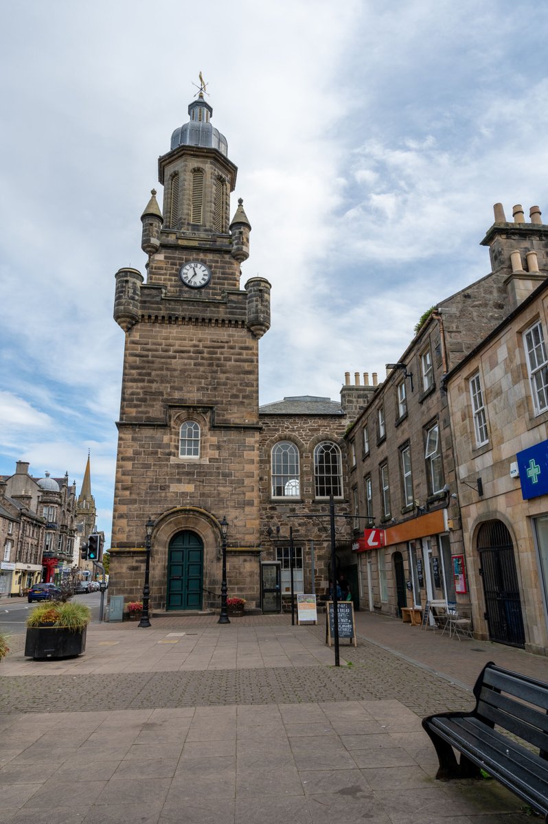 Discovering the History of Forres! 🏰 #EscapeYourEveryday Today, we take a look at the rich history of Forres, iconic landmarks tell the tale of the town's past and offer fascinating experiences. 📌 - Forres 📷 - @BrodieCastle, @ForresHeritage & memento_mori_history (IG)