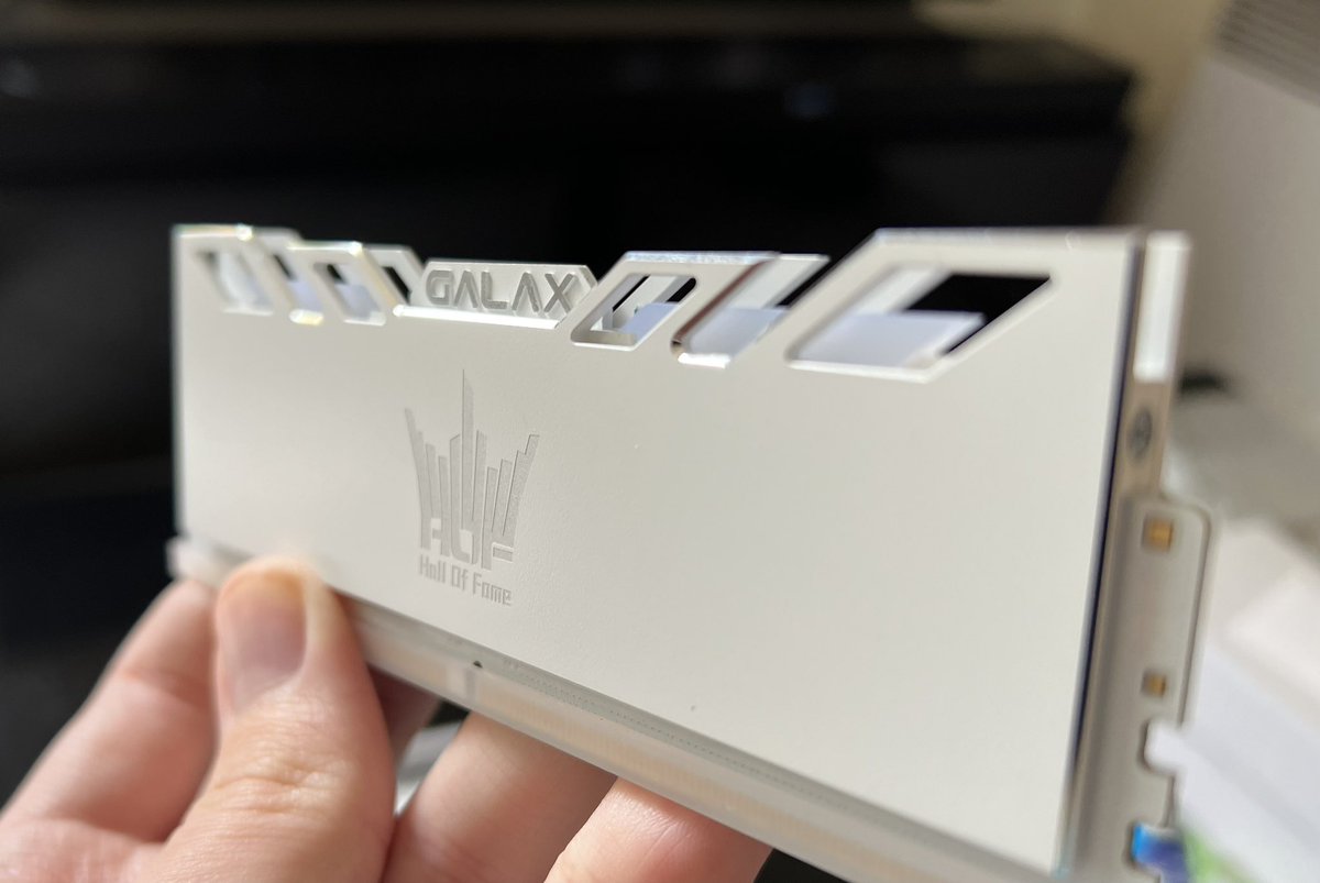 bl4ckdot's tweet photo. Probably one of prettiest ram kit out there. Let’s see how far can this be pushed !
#HOF #HallofFame #OCLab #Galax https://t.co/G5QRAKoxQO