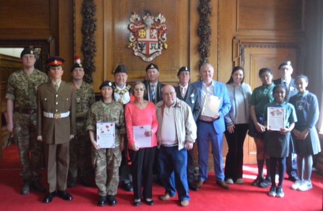 Welcoming fundraisers for the Islington Poppy Appeal to the Parlour. I presented them with certificates to recognise their fantastic support for the fundraising campaign this year.