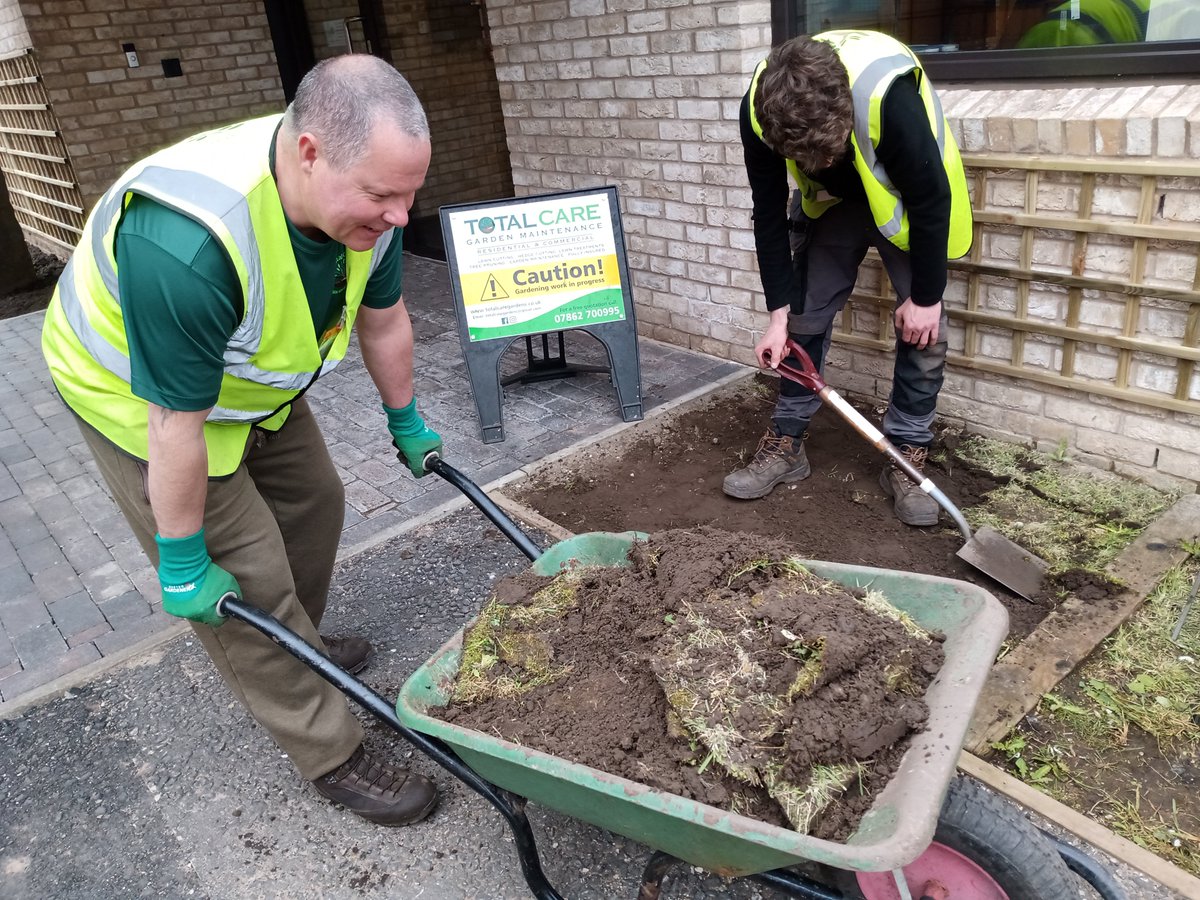 AlderCentre's tweet photo. Thrilled to share our gardening project! Thanks to a team of @TNLUK winners from across the North West who have been working hard planting around the Alder Centre.
#bereavementsupport #childloss #gardening #memorygarden https://t.co/lP1WD4pxtx