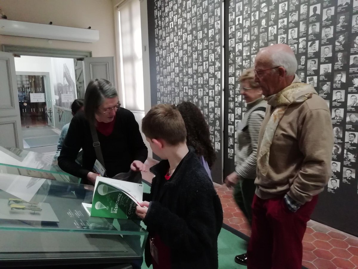 [#CONSEILSMUNICIPAL DES JEUNES ET DES AINÉS] Visite du @MuseeArmee. accompagnés des élus Marie-Dominique Perchet et Daniel Germain 1038 personnes choisies par le Gal de Gaulle qui ont participé à la Libération de la France durant la seconde guerre mondiale. #CMJ #CDA