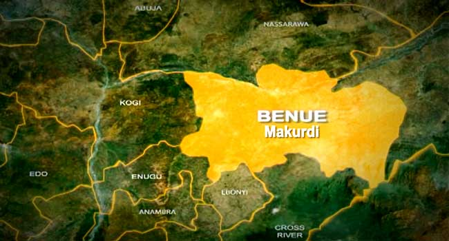 Three Killed As Suspected Herdsmen Attack Communities In Benue Three farmers have been confirmed killed following a recent assault perpetrated by suspected herdsmen in the rural farming communities of Entekpa and Idabi in Benue State. channelstv.com/2024/04/24/thr…