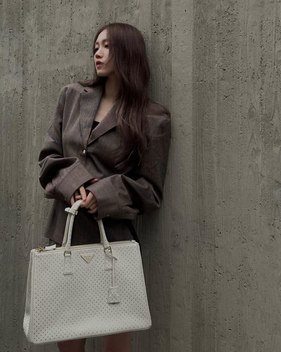 My Prada Model Lee Sung Kyung everyone! 🤍 

#LeeSungKyoung #LeeSungKyung
#이성경 #Prada #PradaGalleria