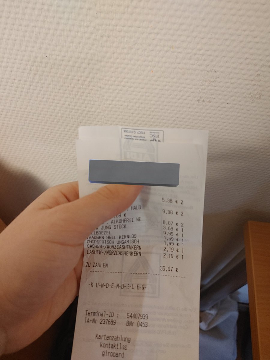 Einkauf zu übernehmen 
Drück ab du loser und gehorche brav!!😈💁‍♀️

#findom #sub #dom #geldherrin #slave #einkauf #zahlsköave #paypig #payme