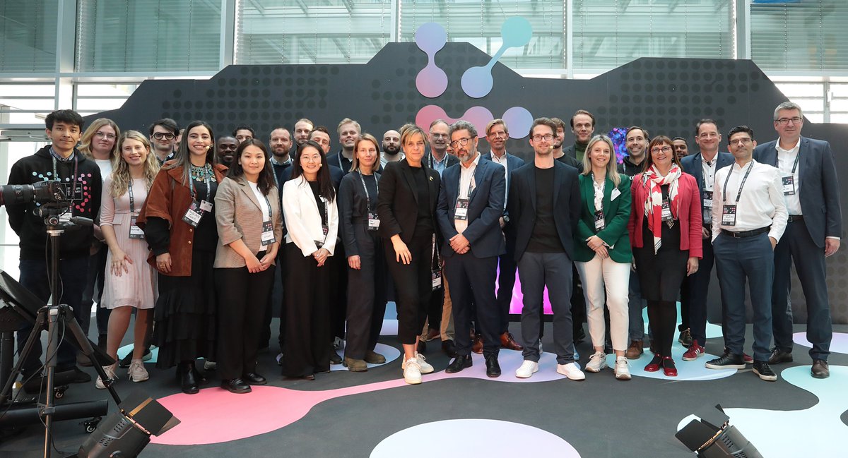 Wirtschaft.NRW (@wirtschaftnrw) on Twitter photo 16 Länder, 16 Start-ups - bei der <a href="/StartupGERTour/">Start.up! Germany Tour</a> hat Ministerin <a href="/MonaNeubaur/">Mona Neubaur</a> die Finalisten begrüßt, bevor es in die Pitches um den Gesamtsieg ging 🏆Am Ende standen .lumen aus Rumänien🇷🇴 Eleven Technologies aus Georgien🇬🇪 und Glycanostics aus der Slowakei🇸🇰 auf dem Treppchen. 16 Länder, 16 Start-ups - bei der <a href="/StartupGERTour/">Start.up! Germany Tour</a> hat Ministerin <a href="/MonaNeubaur/">Mona Neubaur</a> die Finalisten begrüßt, bevor es in die Pitches um den Gesamtsieg ging 🏆Am Ende standen .lumen aus Rumänien🇷🇴 Eleven Technologies aus Georgien🇬🇪 und Glycanostics aus der Slowakei🇸🇰 auf dem Treppchen.