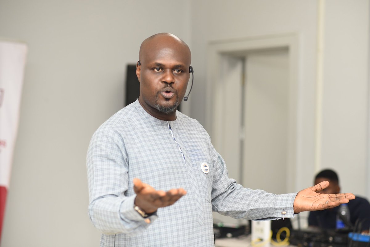 wayobenjamin's tweet image. Grateful to have clinched First place on Sunday &amp;amp; will be representing my Division at the District Conference in May. 

Whatever you do, give it your best &amp;amp; give it your all.

Keep winning!

#donotacceptdefeatforwhatyoucanrepeat 
#DrBenWayo 
#Toastmaster
#PublicSpeaking