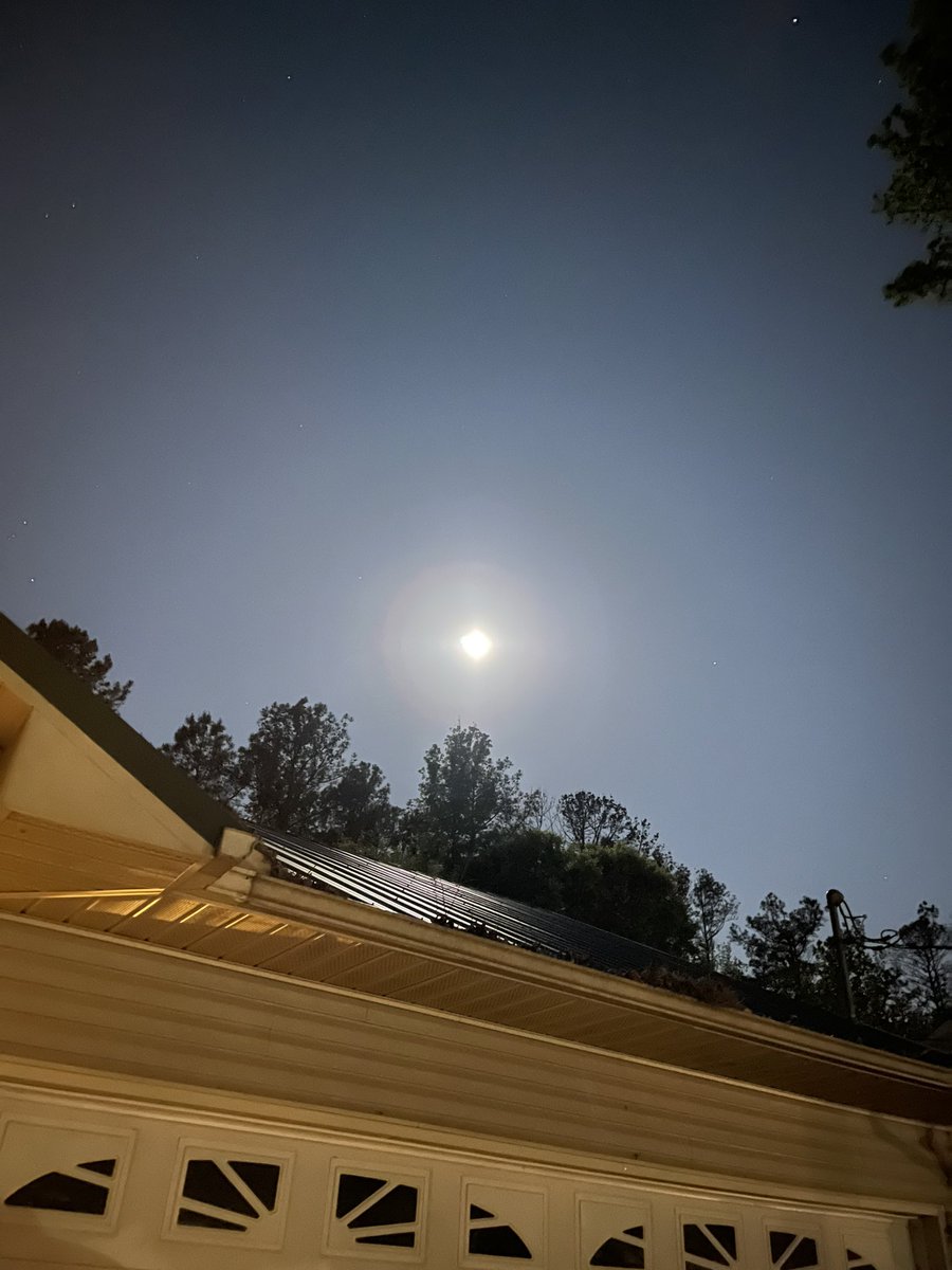 Beautiful Full Moon🌕at 3AM this morning. One of the many peaks of getting up when everyone else is sleeping is getting to see the moon before the sun rises. #PinkMoon @spann @StephWVTM13 @AdrianCastWx @jpdiceATP @StormHour @simpsonWVTM13
