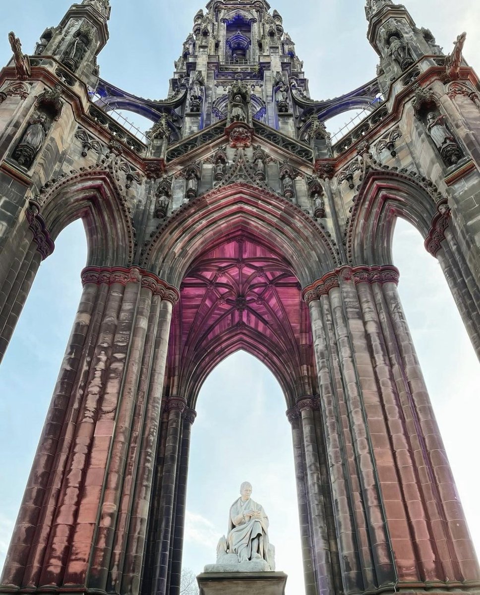 The Scott Monument stands tall in honour of Scottish author Sir Walter Scott. ✒️ 📍@EdinCulture 📸IG/glattarulo #EdinPhoto #ForeverEdinburgh