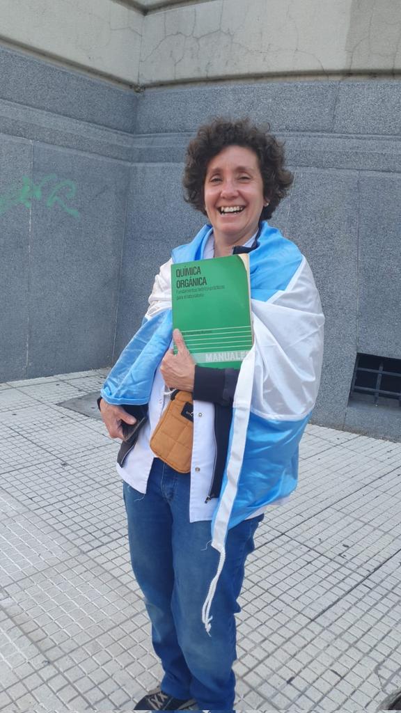 danielacvaldes's tweet photo. #HabráConsecuencias Mi foto de la marcha! Imposible ser sin Educación 😍@arilijalad https://t.co/4rlqyWtObz