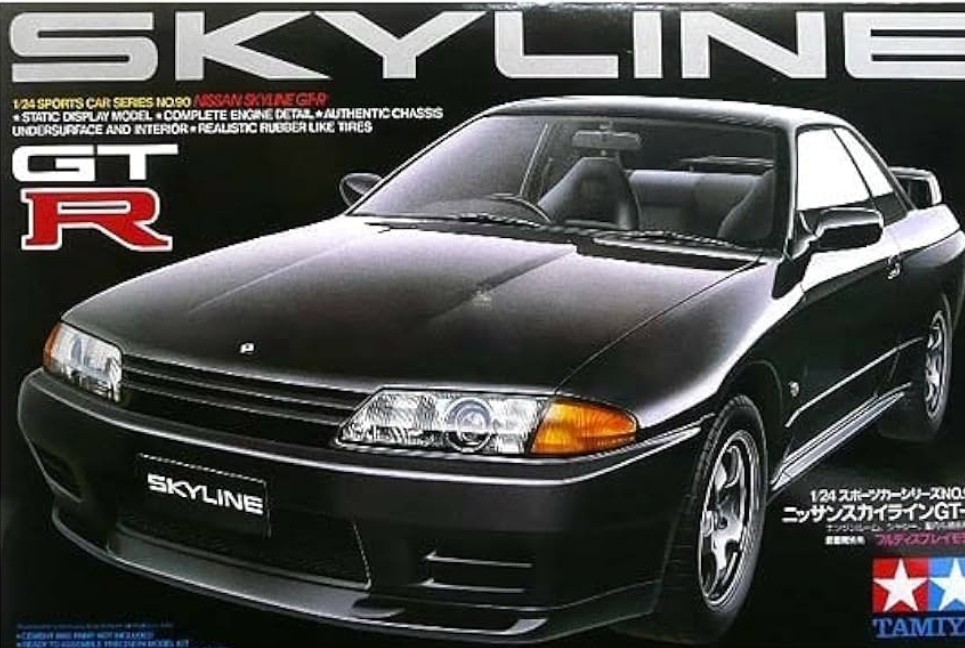 お疲れ様です。
伝説の車、スカイラインGT-R
1989年、中学のときGT-Rが復活して熱かった！もちろんこれ組立てました。280馬力怪物でした。
#スカイライン
#GTR
#タミヤ