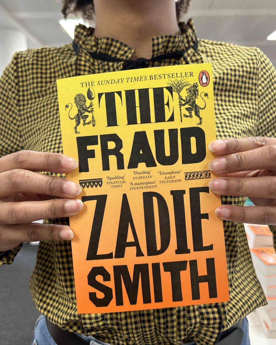 A new colourway for ZADIE SMITH in paperback 🌞