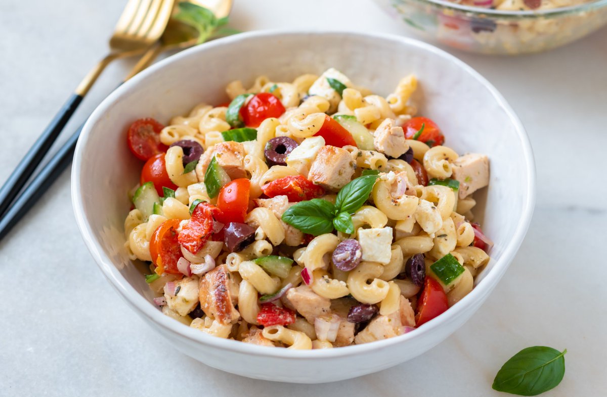 Italian Chicken Pasta Salad 👉chefdehome.com/recipes/950/it… Every fork full will have something delicious to offer. Crunch cucumber, tomatoes and hidden surprise of roasted bell peppers, w/ #chicken and top it all of the tangy Red Wine Salad Dressing is a party of flavors. #dinner
