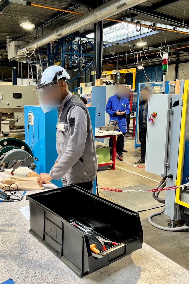 DDF_AUFRERE's tweet photo. 1ère au @LPO_LouisArmand avec l'accueil et la participation au concours du #MAF (Meilleurs Apprentis de France) dans la catégorie Maintenance industrielle (Bac Pro #MSPC). @SocieteMOF Merci et bravo aux élèves, enseignants et jurys qui font la réussite de cet évènement. https://t.co/tFD0tjw1gu