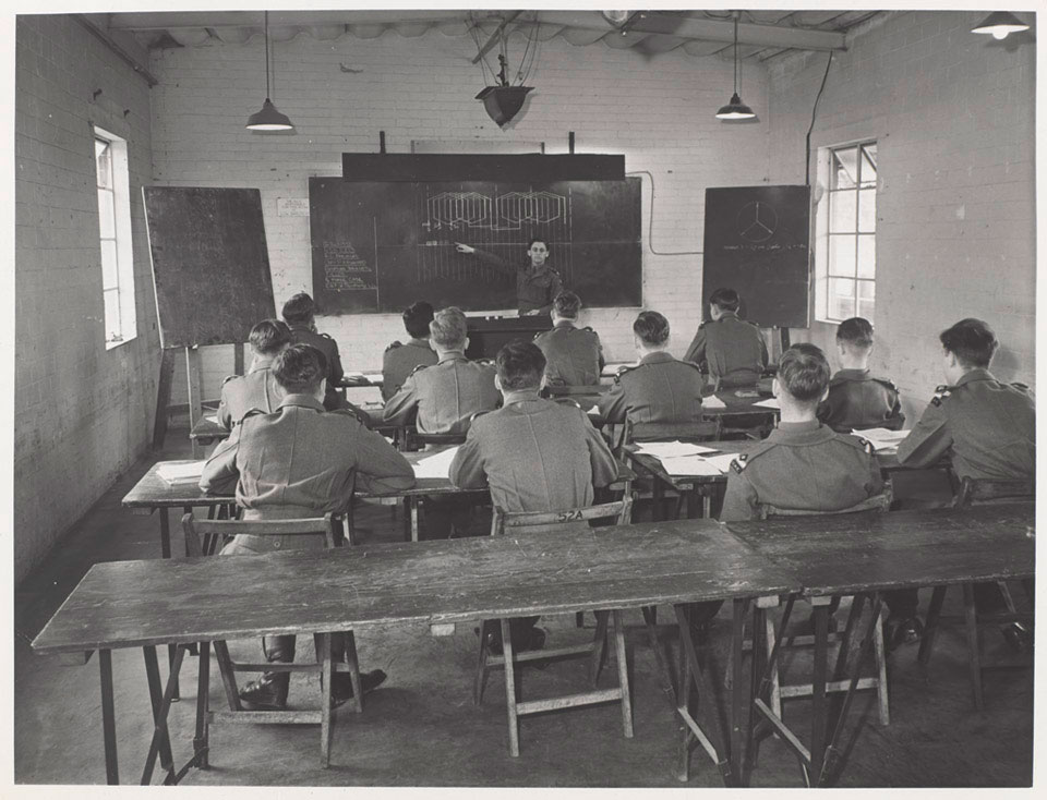 ⚔️ Sandhurst: Members Excursion ⚔️ 📅 8 May 2024 Uncover the origins of the National Army Museum and view the magnificent art on display in the Indian Army Memorial Room. Book now: nam.ac.uk/whats-on/sandh… 📸 Cadets attend a lecture at Sandhurst, 1960 ©Crown Copyright