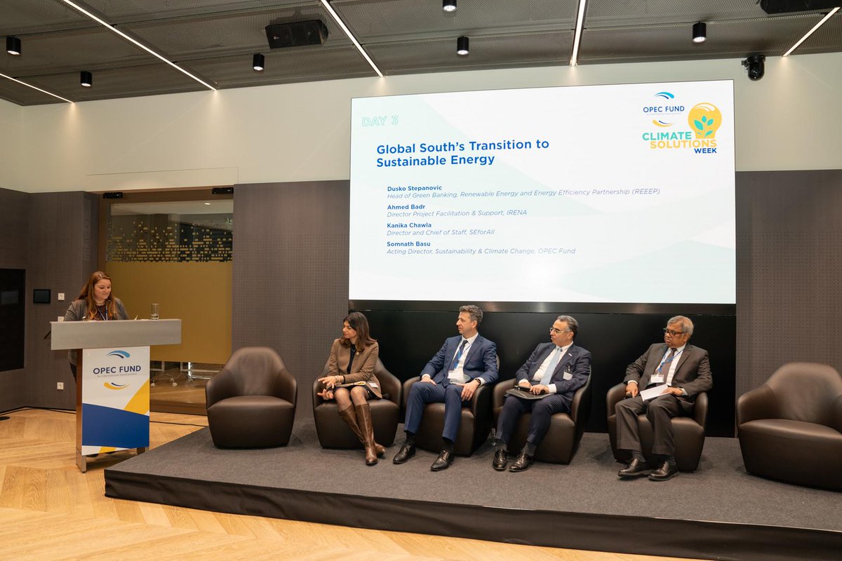 Panelists from @IRENA, @SEforALLorg, @REEEP & the #OPECFund discuss challenges and opportunities associated with transitioning to sustainable #energy in developing countries. 🌏 #SDG7 #SDG13