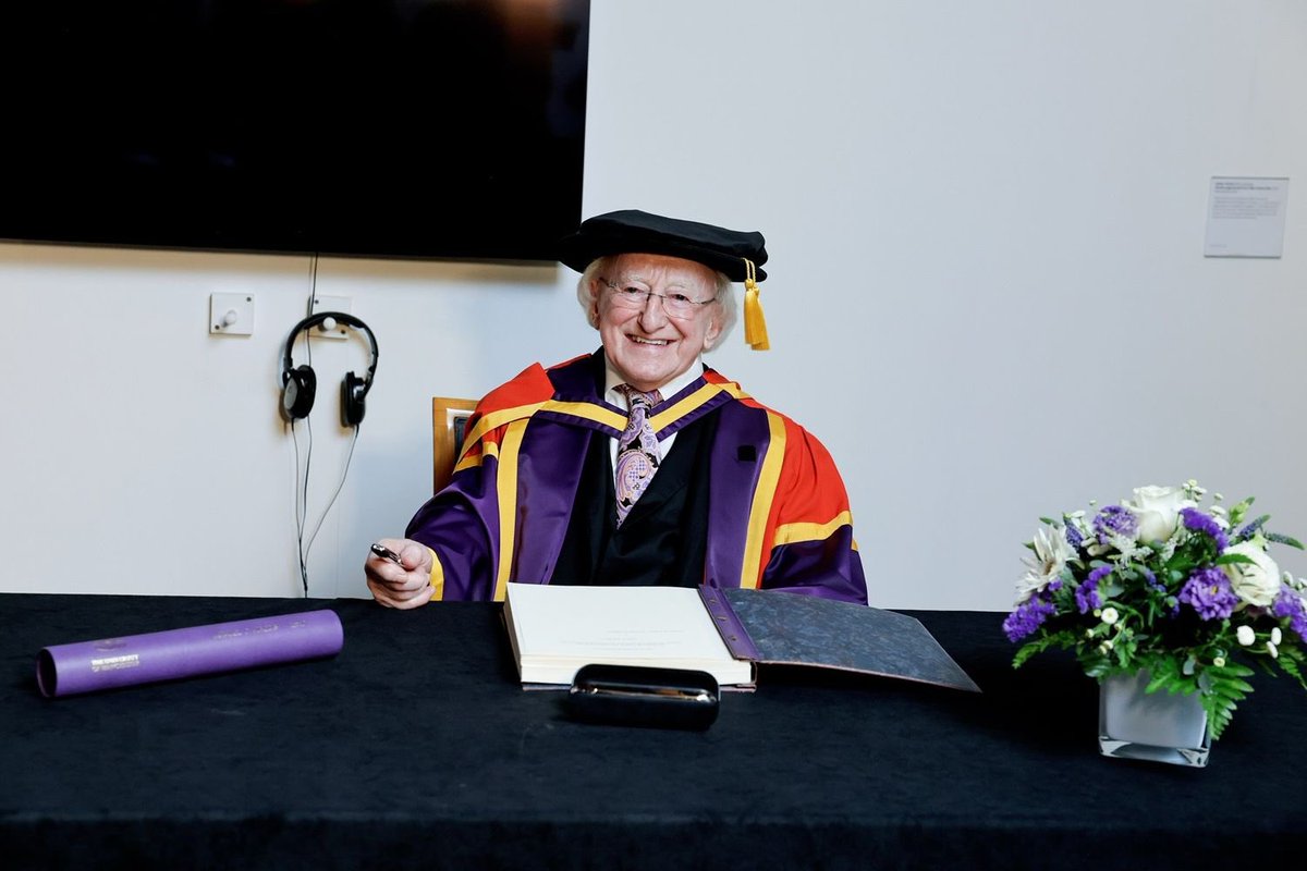 President Higgins was conferred with an Honorary Doctorate by the University of Manchester yesterday evening 📜 @PresidentIRL Higgins spoke of his strong family & personal connection to Manchester, and the contribution of the Irish community to the city over many generations ☘️