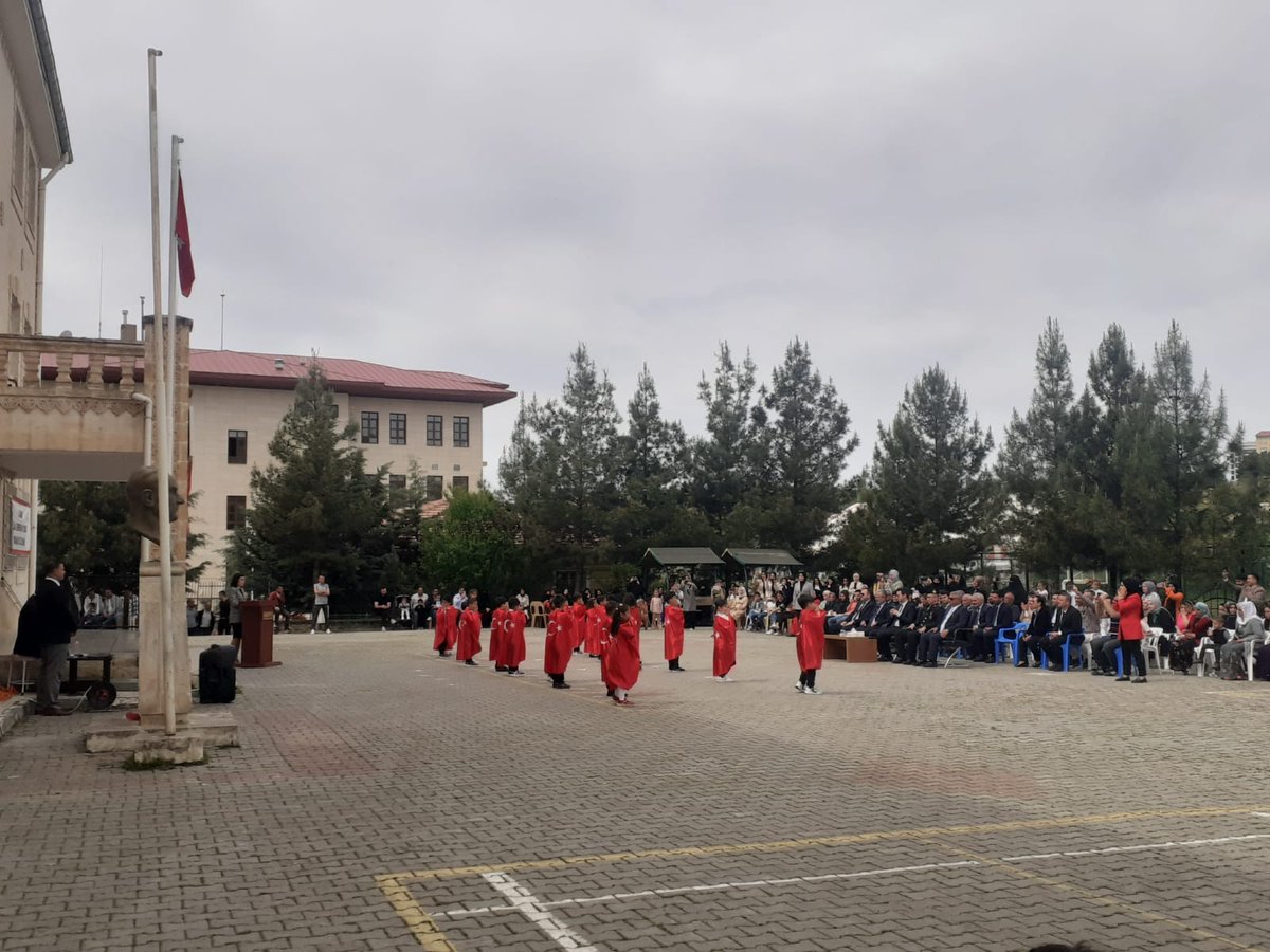 MemTillo's tweet photo. 23 Nisan Ulusal Egemenlik ve Çocuk Bayramının 104 .Yılı İbrahim Hakkı İlkokulunda gerçekleştirilen çeşitli etkinliklerle kutlandı. Emeği geçen tüm öğretmenlerimize ve öğrencilerimize teşekkür ederiz.  @tcmeb @SiirtValiligi @mem_siirt
 @sadoglu_salih @tillokaymakam https://t.co/lzTtNOpoPu