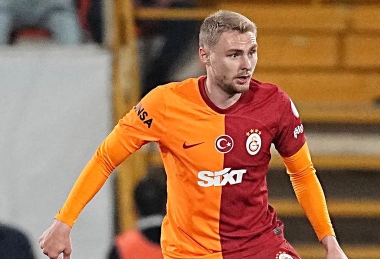 Galatasaray’ın savunma oyuncularından aldığı skor katkısı:

𝐀𝐛𝐝𝐮𝐥𝐤𝐞𝐫𝐢𝐦 𝐁𝐚𝐫𝐝𝐚𝐤𝐜ı: 7 gol
𝐕𝐢𝐜𝐭𝐨𝐫 𝐍𝐞𝐥𝐬𝐬𝐨𝐧: 2 gol
𝐃𝐚𝐯𝐢𝐧𝐬𝐨𝐧 𝐒𝐚𝐧𝐜𝐡𝐞𝐳: 3 gol, 2 asist