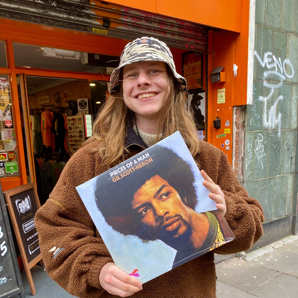 We’ve topped up on some Soul, Funk and Jazz classics this week and here’s local space cadet Freddie with his choice LP from Gil Scott-Heron! 🎷 If Freddie’s not being a live stream DJ sensation on Svara, you’ll catch him fronting Zetland or at the dials with Keep It Cryptic 🎶🎵