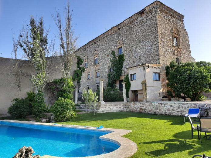 zonasrurales's tweet photo. ¡Ven a visitar el Palacio Rural Universitas! Disfruta de una experiencia única en la casa rural más encantadora de Villaescusa de Haro. Rodeado de naturaleza y con una arquitectura llena de historia, este lugar es perfecto para desconectar ➡ + info  en https://t.co/cBVI0YK115 https://t.co/nXb1eFMatD