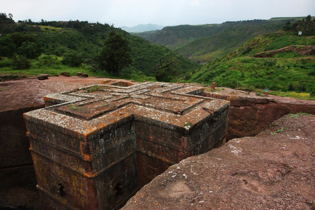 Some 800 years ago the Ethiopian 🇪🇹  King Lalibela had a divine vision to carve a new Jerusalem from the volcanic stone underneath his place of birth. 

Monolithic churches like Bet Giorgis in Lalibela are now one of the biggest tourist draws in the country.

Your comments on…