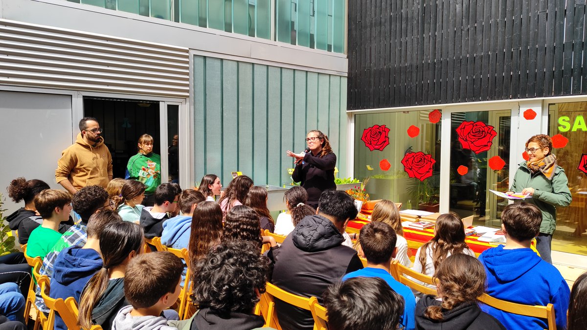 escolaSantMedir's tweet photo. La diada de Sant Jordi sempre és un dia molt i molt especial. A més, a l'escola hem celebrat els nostres XLI Jocs Florals.
#DiadaDeSantJordi #jocsflorals24 #obrintportes #FEPSantMedir #viual
https://t.co/HKNKkMF0yd https://t.co/KEX2JyflTU