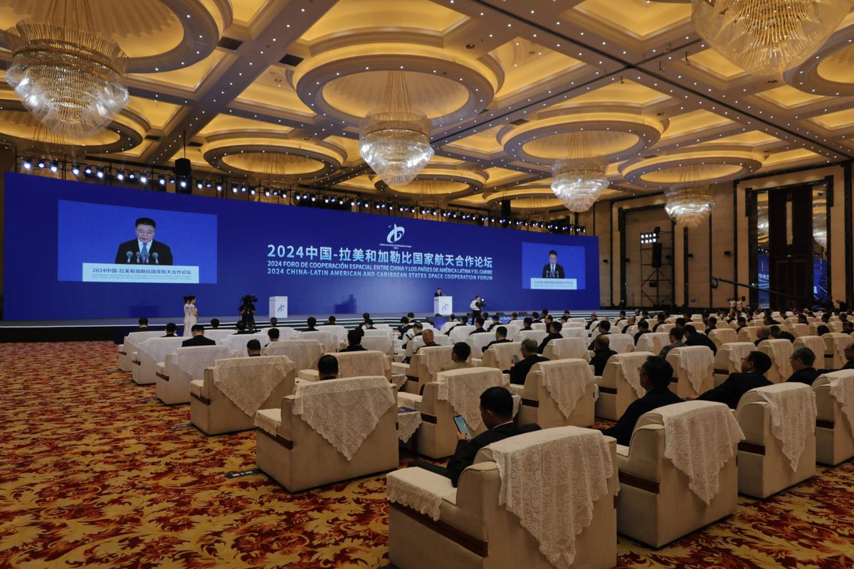 Gabrielasjr's tweet photo. Presidente @NicolasMaduro
designó delegación para participar en la semana del Espacio en China.

Con la participación de 88 países y 1500 profesionales del mundo junto a la CELAC.

Agenda dedicada a estímulos diferenciados en los niveles Educativos e ID+I en Ciencias Espaciales https://t.co/g04dWx5m43