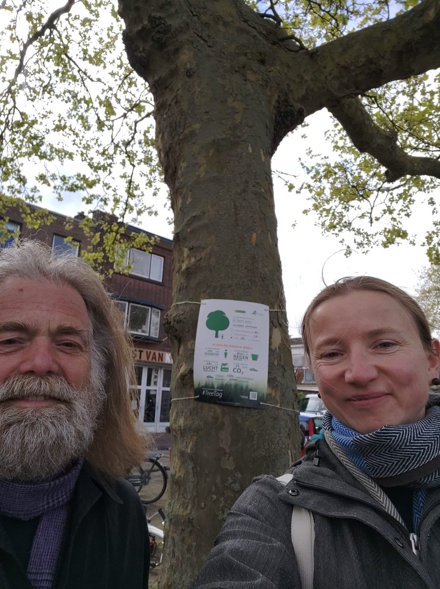 LatynNL's tweet photo. Vrijdag 26 april om 15 uur: opening van de grafiek-expositie ‘Bomen - onze buren’ van Lisanne Wepler in de aula van de Historische Begraafplaats Groenesteeg. Wees uitgenodigd!

Vandaag heeft zij samen met mij enkele bomen getagd, opdat deze ons extra aanspreken.

#stadsbomen #ets https://t.co/Wm7XbLmzV6