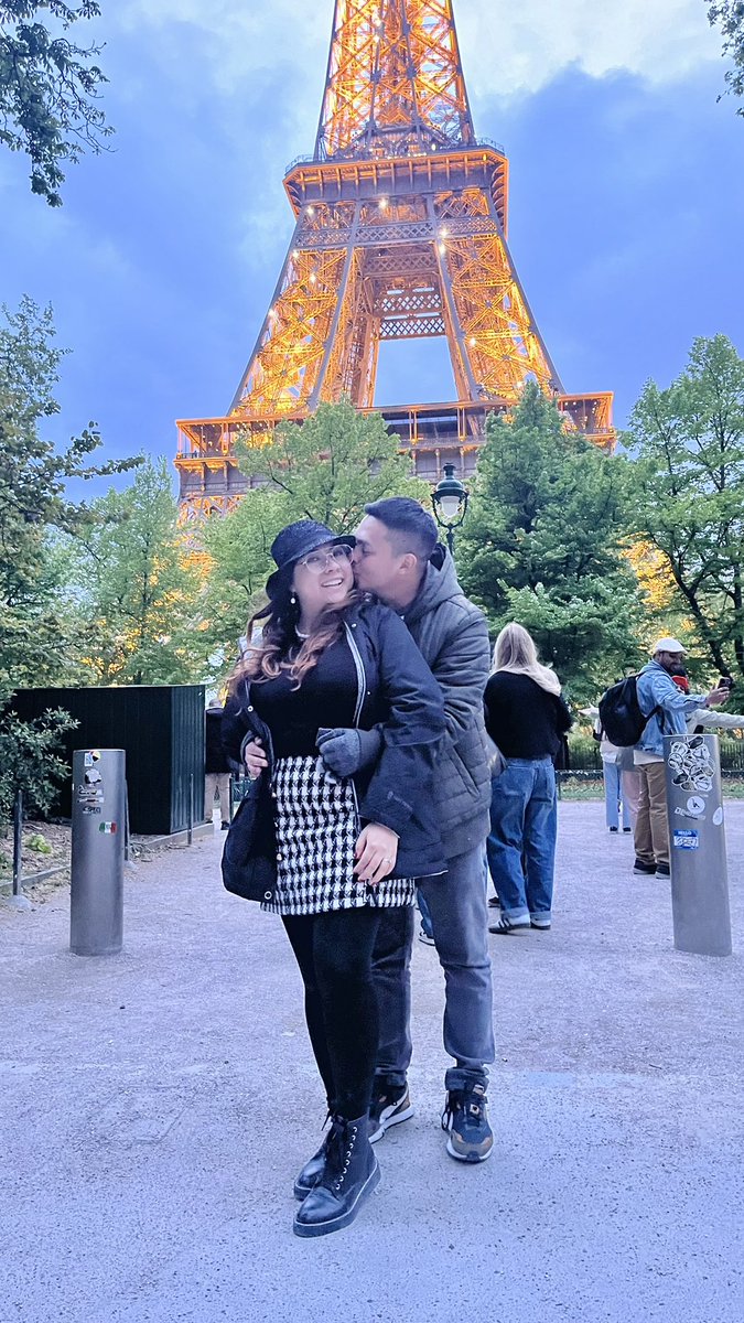 MiurelPrez2's tweet photo. Tour Eiffel 🇫🇷💕 https://t.co/gOLcn6KMOX