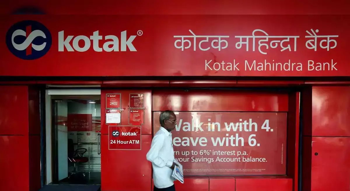 JUST IN: #RBI has today, in exercise of its powers under Section 35A of the Banking Regulation Act, 1949, directed #KotakMahindraBank Limited (hereinafter referred to as ‘the bank’) to cease and desist, with immediate effect, from (i) onboarding of new customers through its