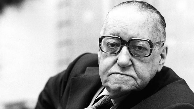 axell_gonzales's tweet photo. Alejo Carpentier y Valmont falleció el 24/04/1980, fue un escritor cubano y francés que influyó notablemente en la literatura latinoamericana durante su período de auge. La crítica lo consideró uno de los escritores fundamentales del siglo xx en lengua española. https://t.co/n1WEdSOQmS