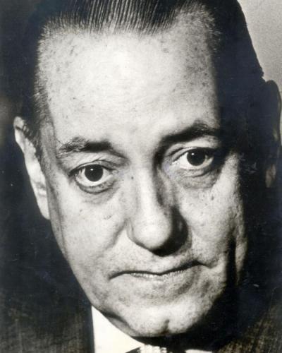axell_gonzales's tweet photo. Alejo Carpentier y Valmont falleció el 24/04/1980, fue un escritor cubano y francés que influyó notablemente en la literatura latinoamericana durante su período de auge. La crítica lo consideró uno de los escritores fundamentales del siglo xx en lengua española. https://t.co/n1WEdSOQmS