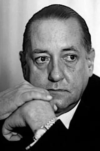 Alejo Carpentier y Valmont falleció el 24/04/1980, fue un escritor cubano y francés que influyó notablemente en la literatura latinoamericana durante su período de auge. La crítica lo consideró uno de los escritores fundamentales del siglo xx en lengua española.