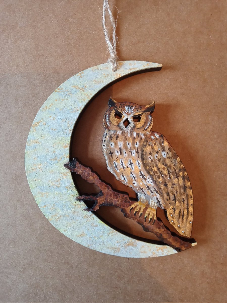 #elevenseshour Hand painted Owl and Crescent Moon Wall Hanging Decoration. craftymissbcrafts.etsy.com/listing/160184… #mhhsbd #owls #birds #gifts