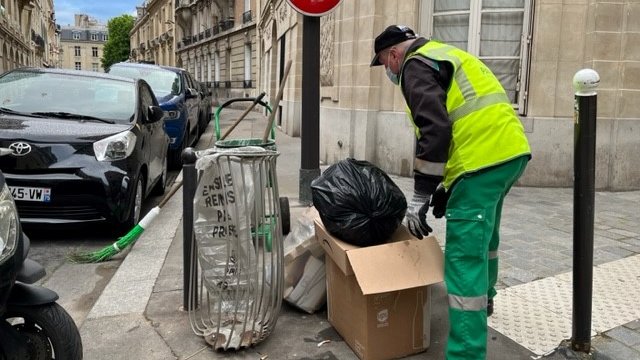 #Propreté | Ce matin, la 'Grande Lessive' entre en action sur le secteur Dauphine ! En renfort des nettoyages quotidiens, cette opération vise à lutter contre les dégradations et les incivilités qui nuisent à notre espace public.