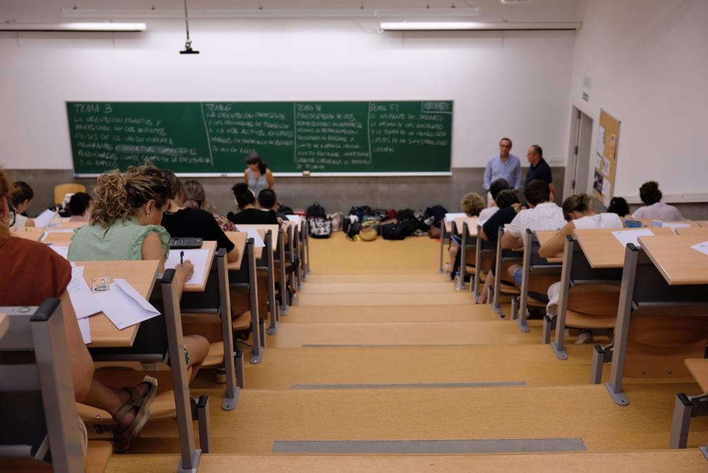 🧑‍🏫 El viernes 26 de abril tendrá lugar el sorteo de las personas vocales de los tribunales y comisiones de selección en las próximas oposiciones docentes. ⏰ 9:30 horas 📍 En el salón de actos B de la sede de la Consejería ℹ lajunta.es/4qyao